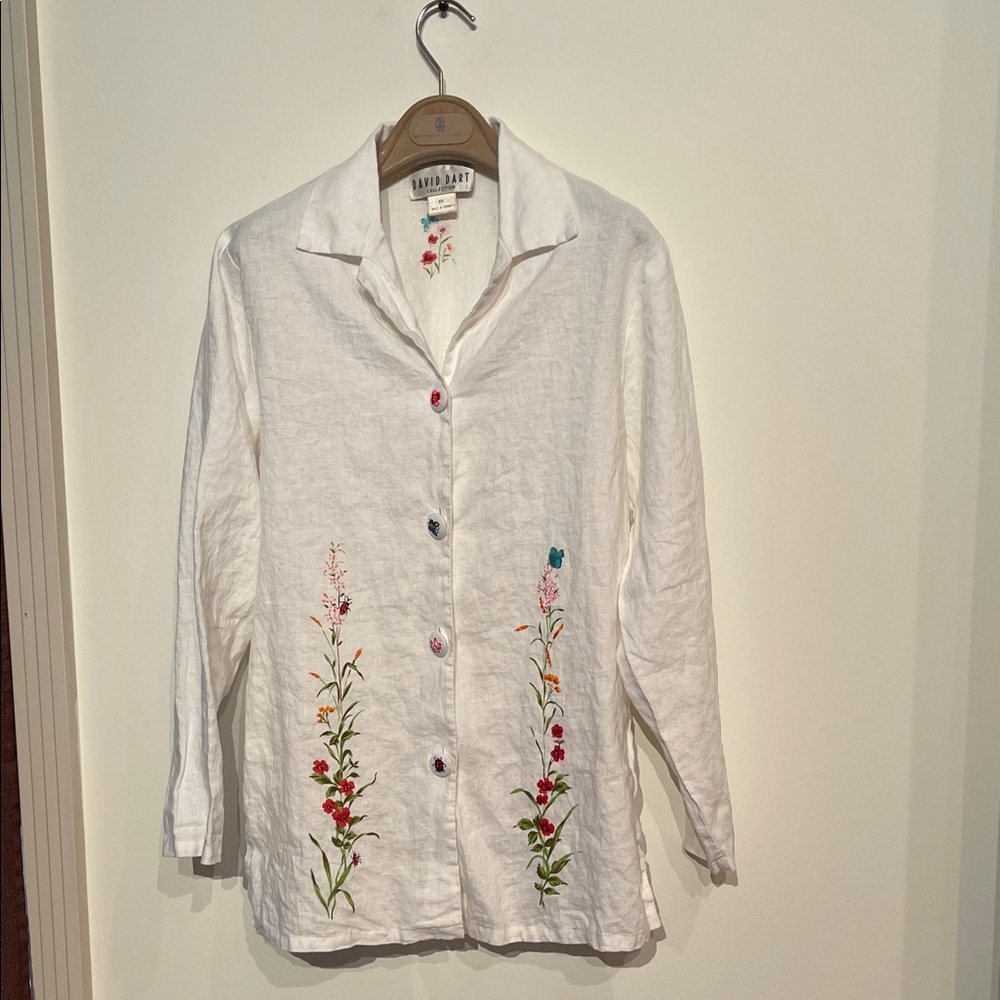David Dart Vintage White Linen Blouse with Floral Embroidery and Unique Buttons.